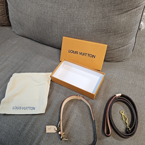 Louis Vuitton MM Monogram Dog Leash and Collar - Picture 7 of 16